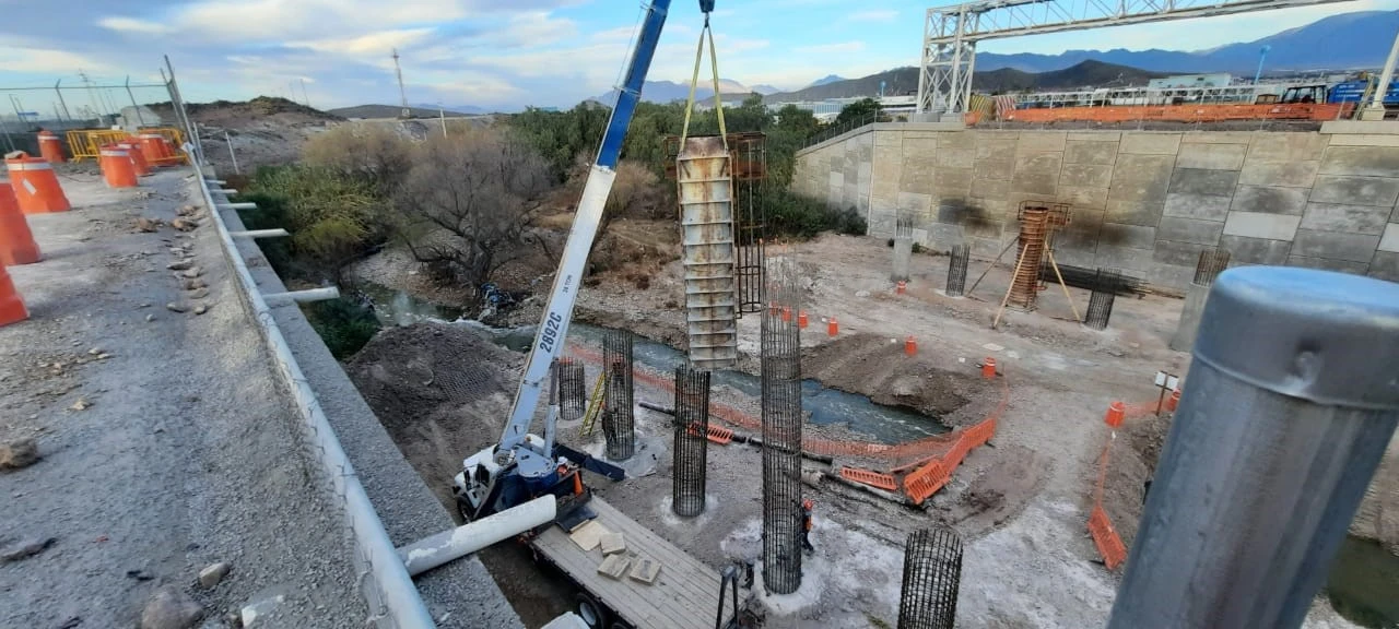 Imagen puente en construcción